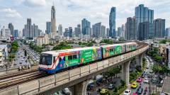 BTS_Skytrain_with_advertisement_202607182313